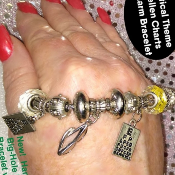 Optical Theme Beaded Bracelet - Picture 1 of 10